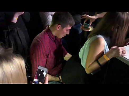 ❤️ Sexe real en una discoteca russa. Noia russa de 18 anys a l'anus i la vagina follada en una discoteca ️❌ Porno de qualitat a nosaltres ﹏
