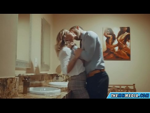 ❤️ Quan una rossa tetona et sedueix en un lavabo públic ️❌ Porno de qualitat a nosaltres ﹏